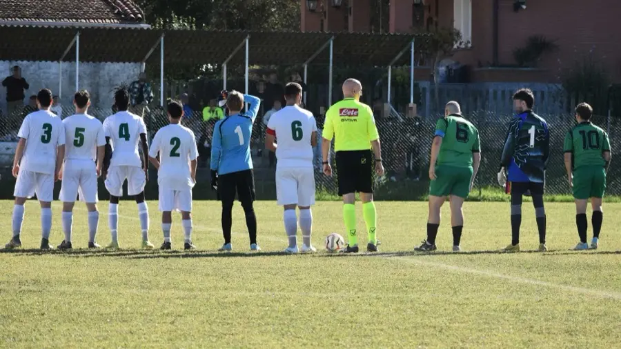 La squadra schierata prima del fischio d'inizio
